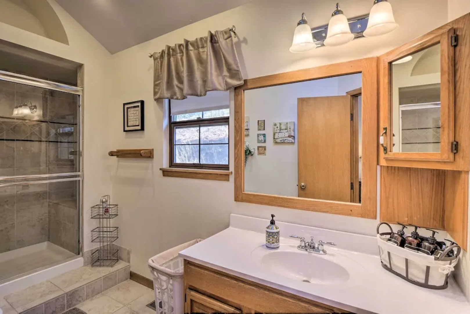 Expansive Mountain Retreat w/ Views of Pikes Peak!