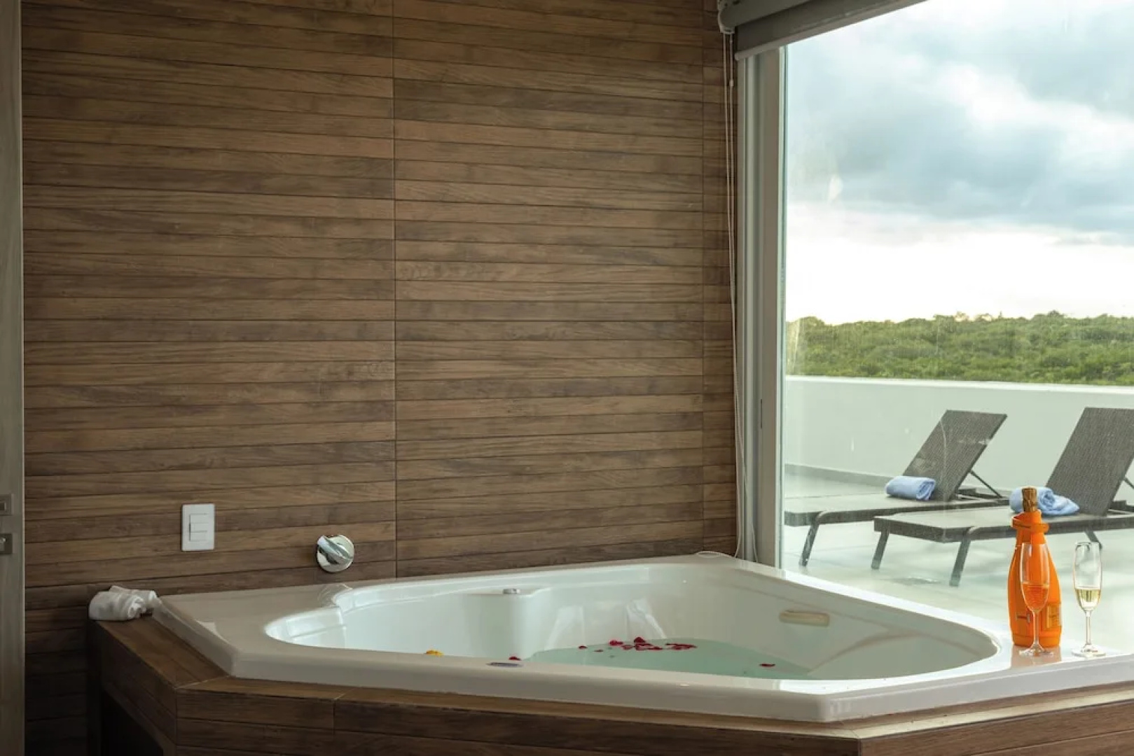 Amazing Top Floor Apartments BBQ Pool Sea View Jungle View