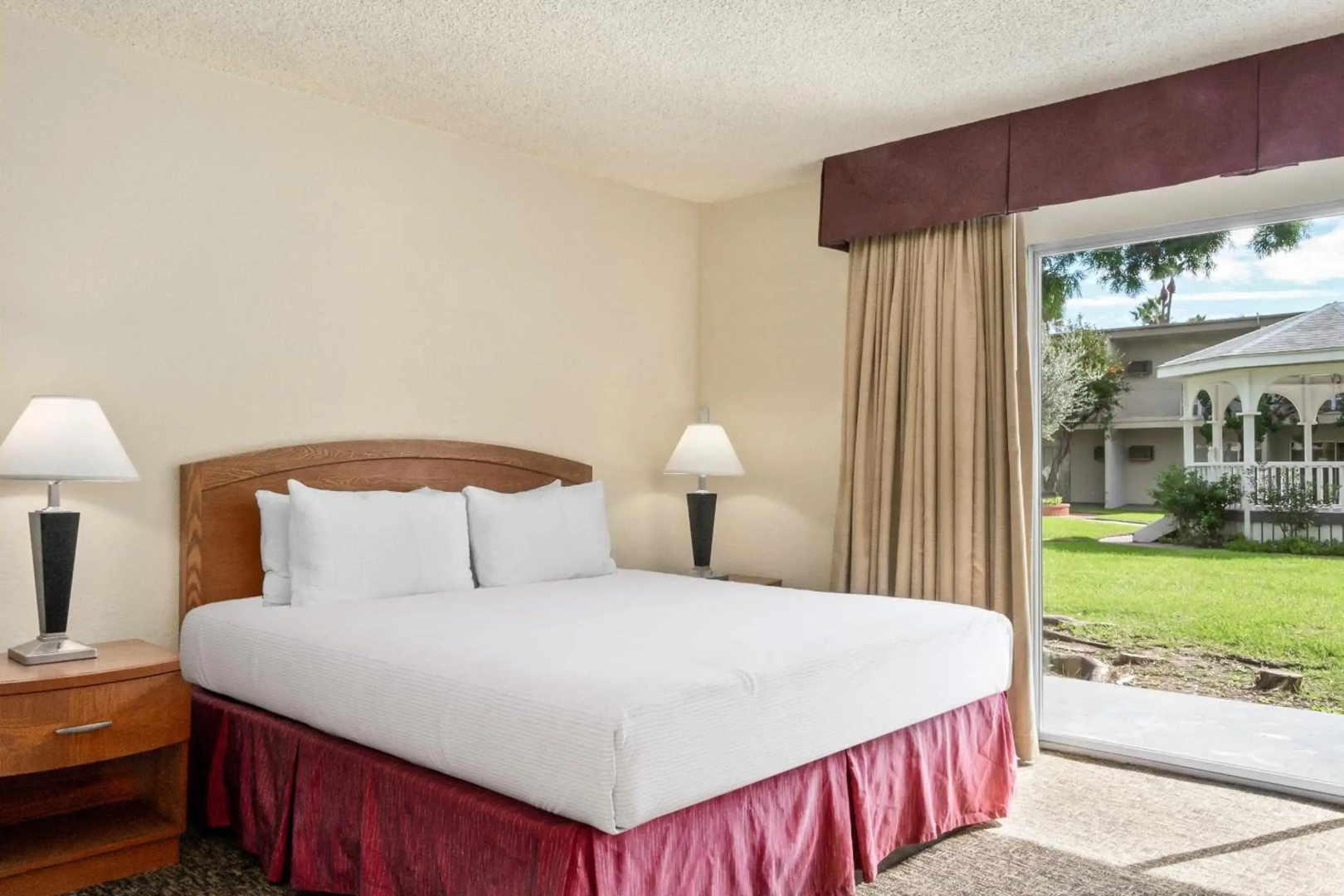 Golden Sails Hotel