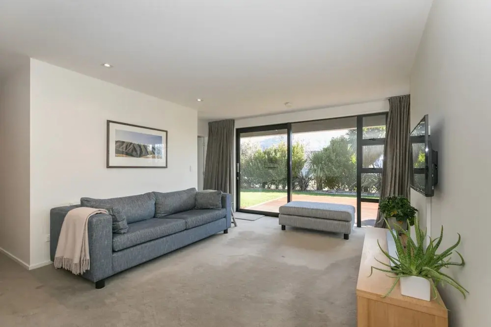 Clutha Place - Sleeps 8 - Lake Views - Balcony