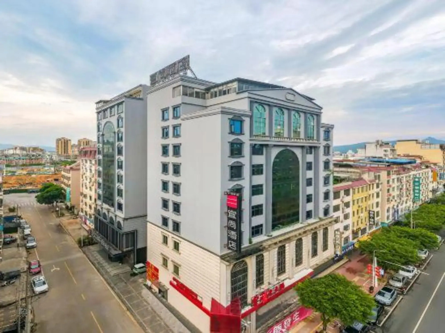 Echarm Hotel (Hezhou Lingfeng Square)