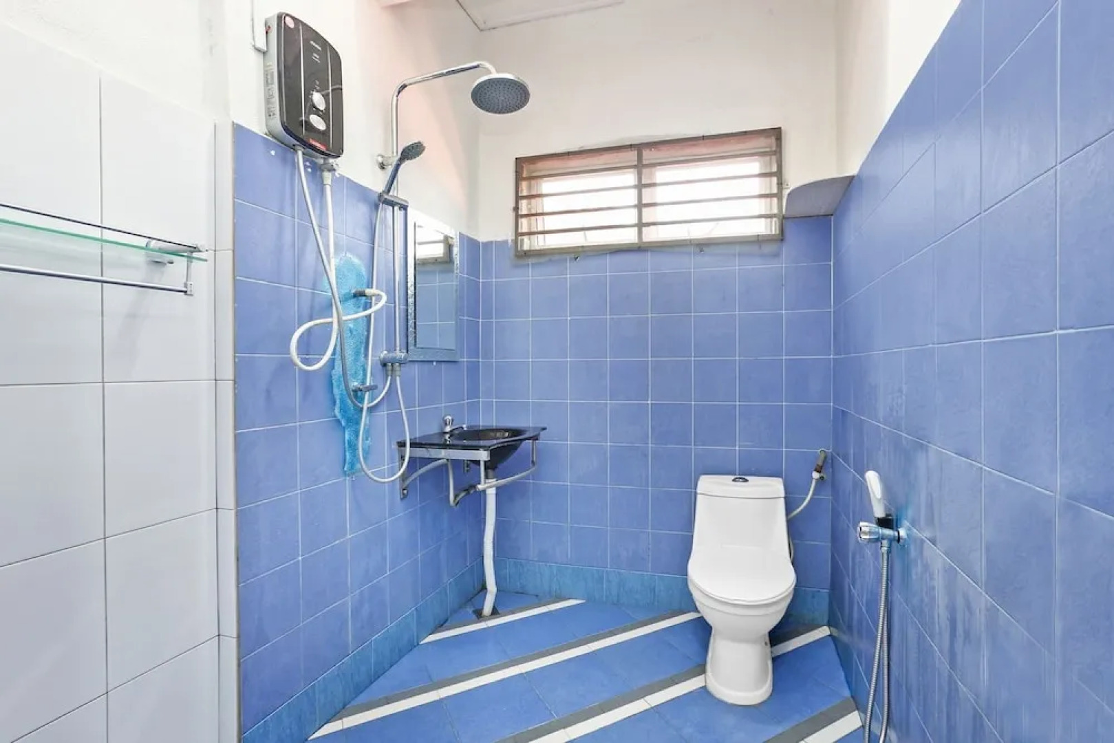 OYO 90873 Travellers Inn