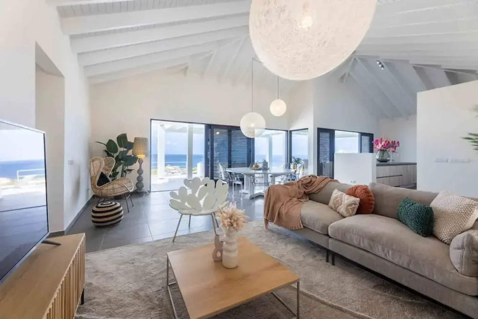 Modern Vibrant Villa With Terrace Private Pool