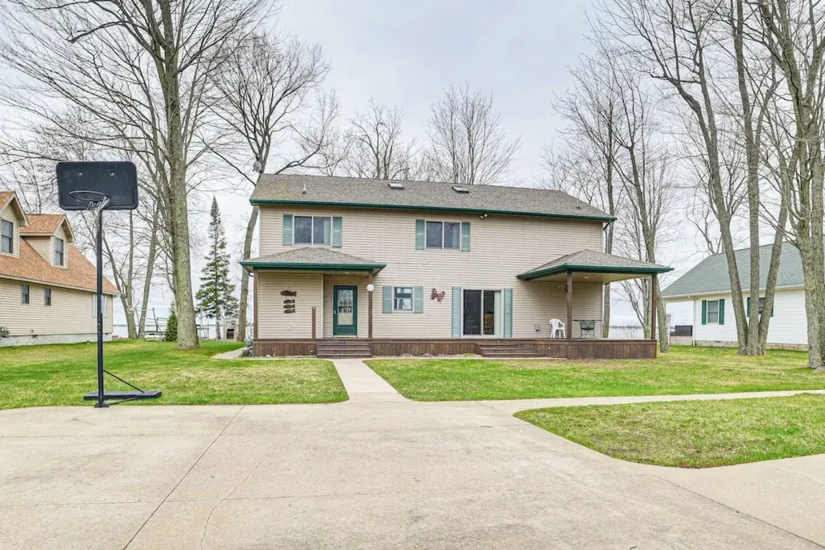 Family-friendly Houghton Lake House: Steps to Lake
