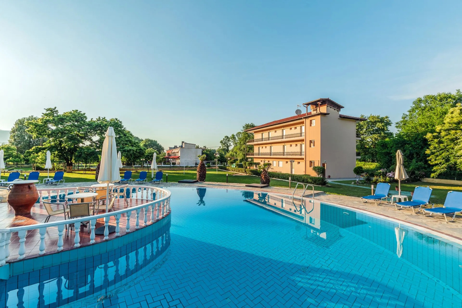 Sintrivanis Beach Resort