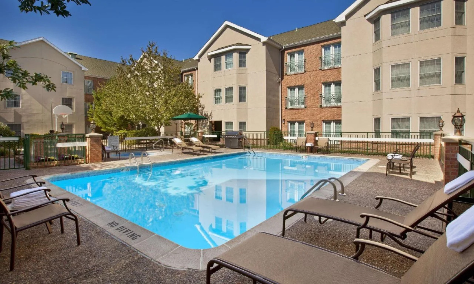 Homewood Suites by Hilton Kansas City-Airport