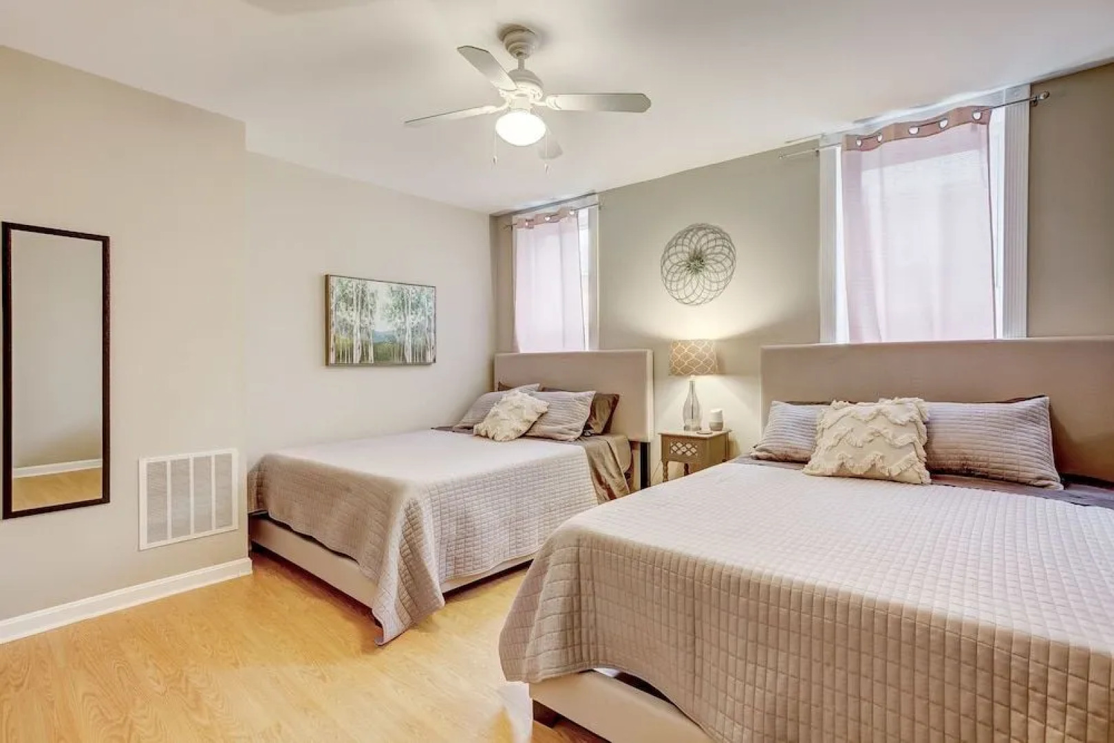 Lovely Home Next to Stadiums With Roofdeck&parking