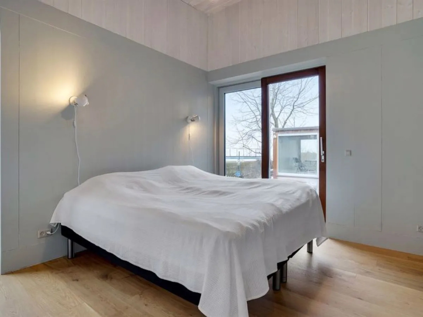 "Smeralda" - 10m from the sea in Sealand