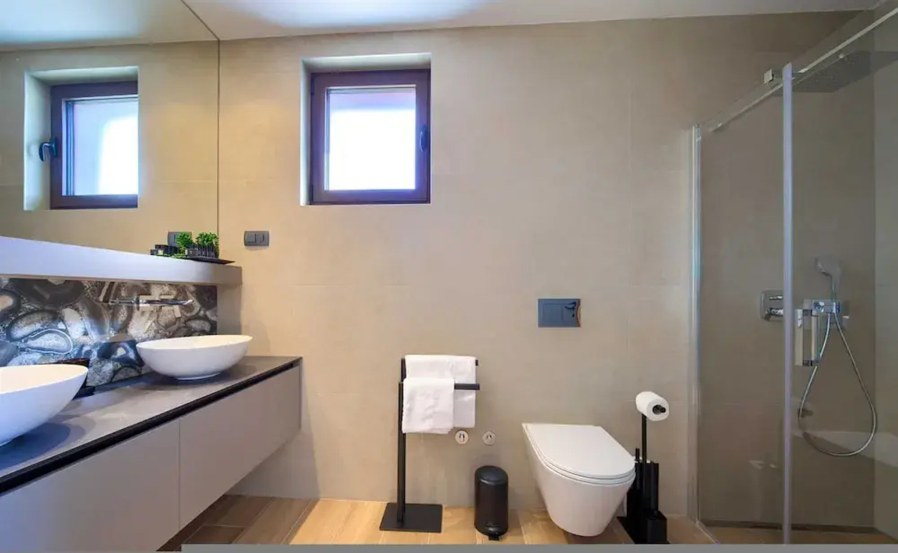 Villa Lady With Heated Pool Jacuzzi and Sauna