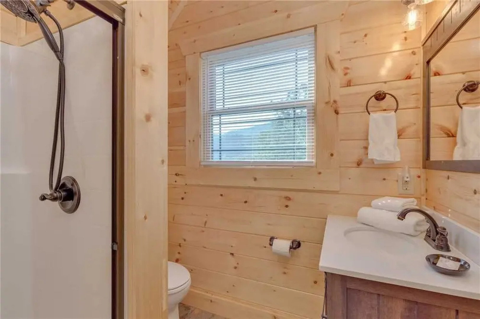 Lone Wolf Lodge - Three Bedroom Cabin