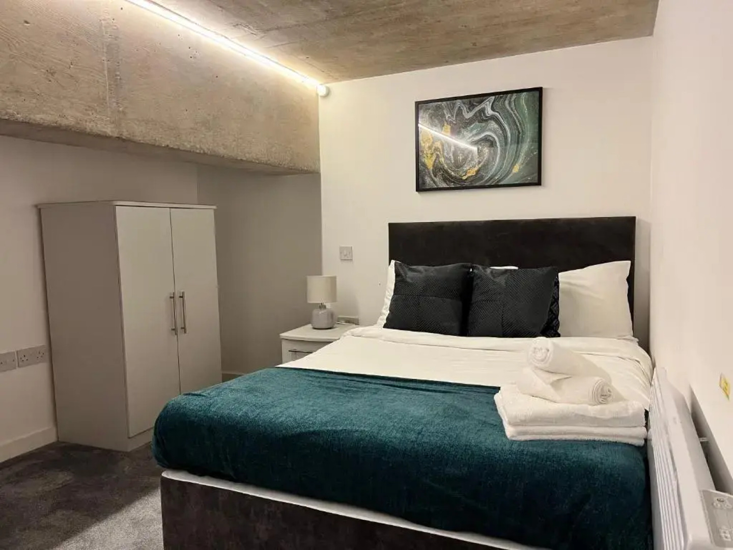 Duplex Apartments By Luxe Your Stays- Sandwell, West Bromwich