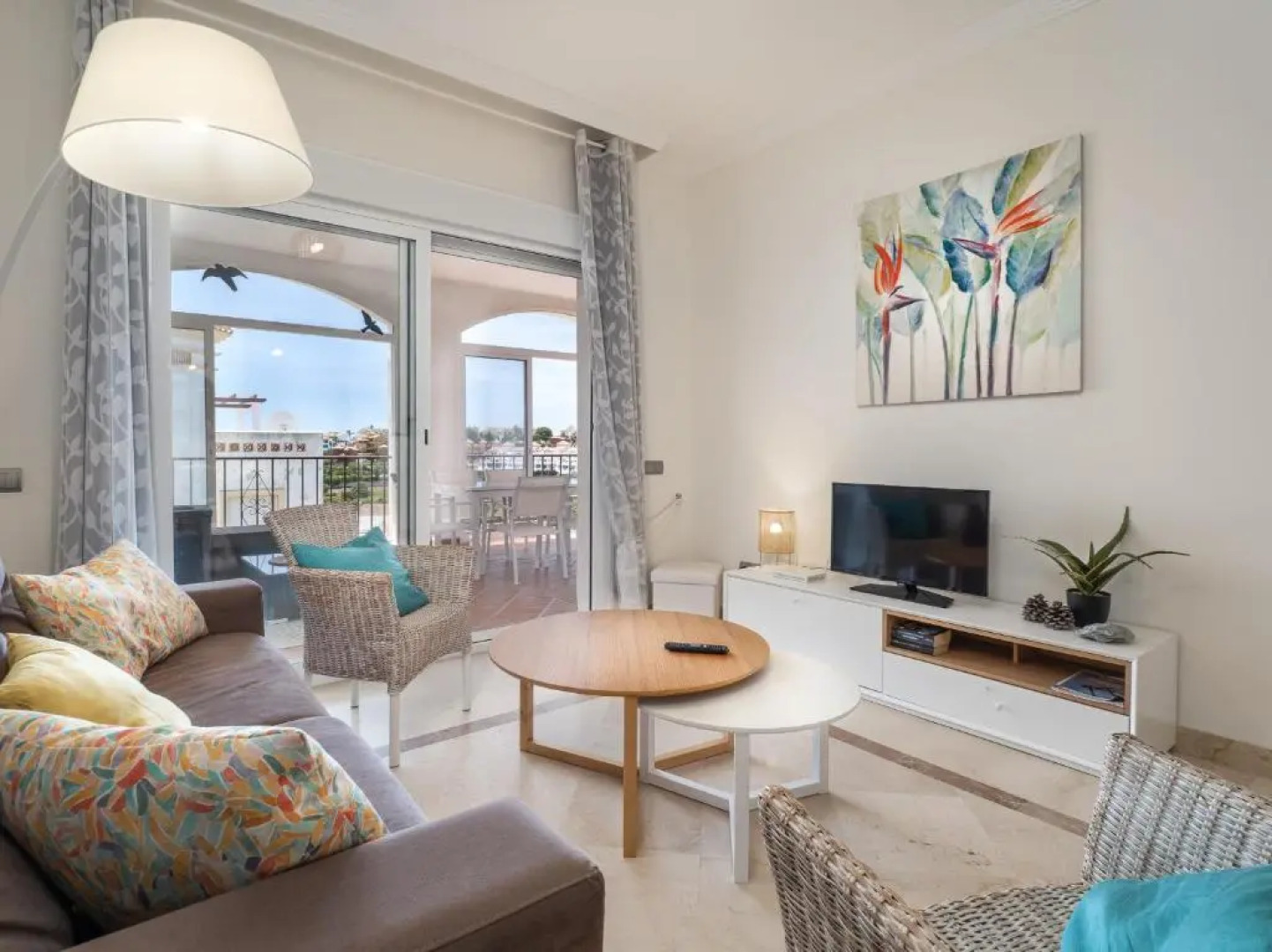 2251-Newly furnished 2 bedrooms with terrace!