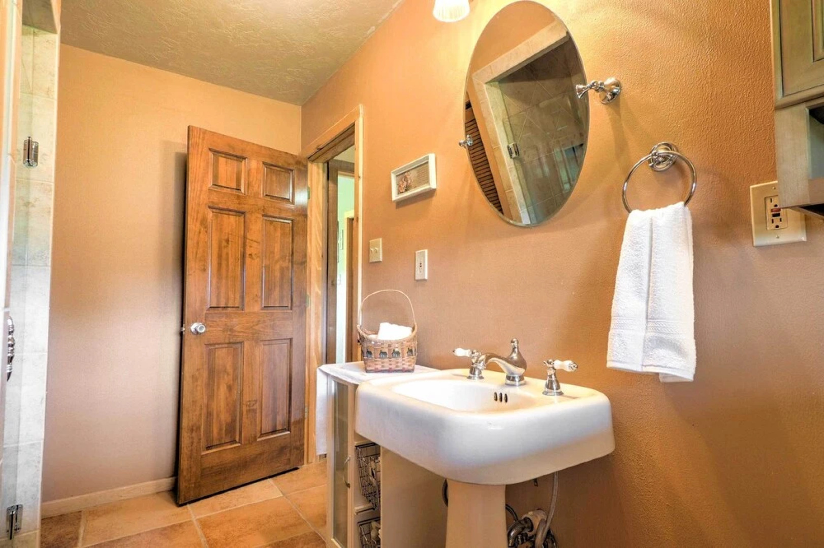 On Farm: Rustic Carmine Log Cabin w/ Porch!