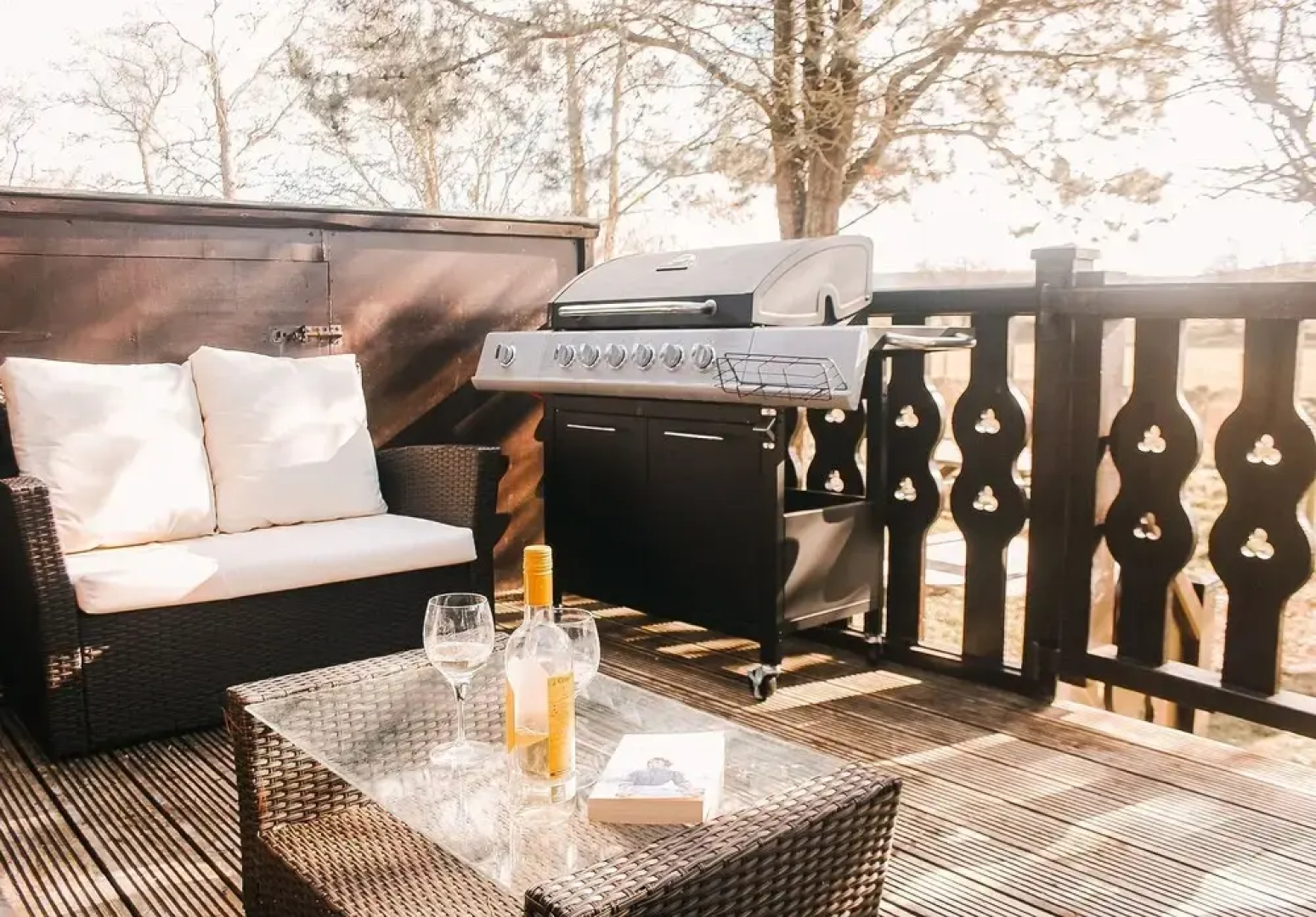 Keer Side Lodge, Luxury lodge with private hot tub at Pine Lake Resort