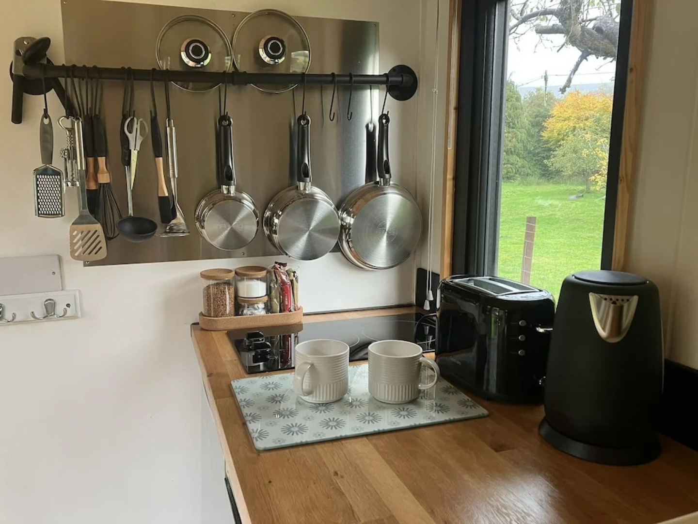 1 Bed Converted Railway Wagon Near Crickhowell