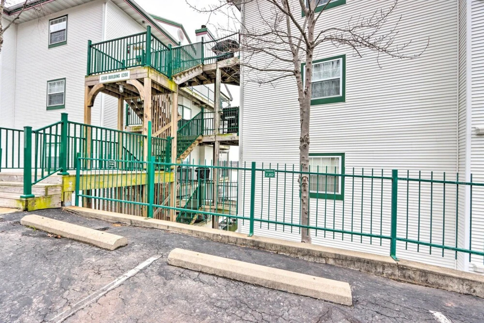 Lake Ozark Waterfront Condo w/ Access to 2 Pools