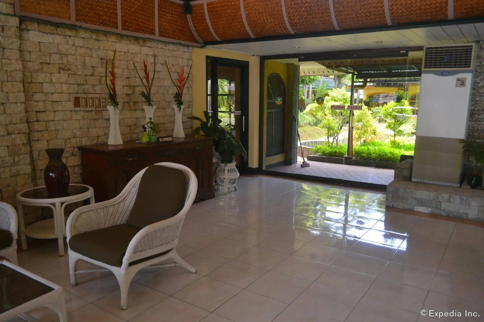 Family Country Hotel & Convention Center