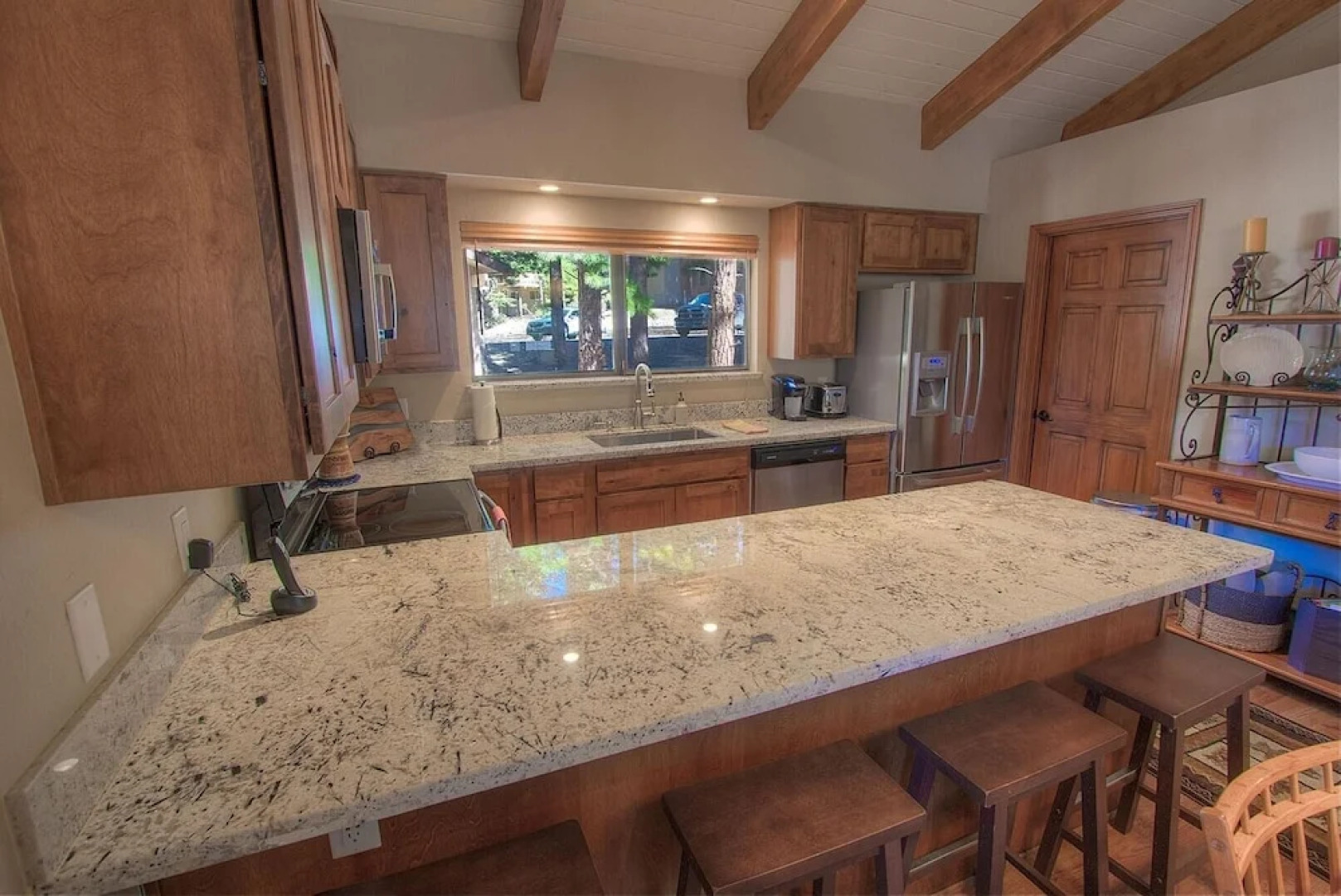 Cozy Bear Lodge 3 Bedroom Home by RedAwning