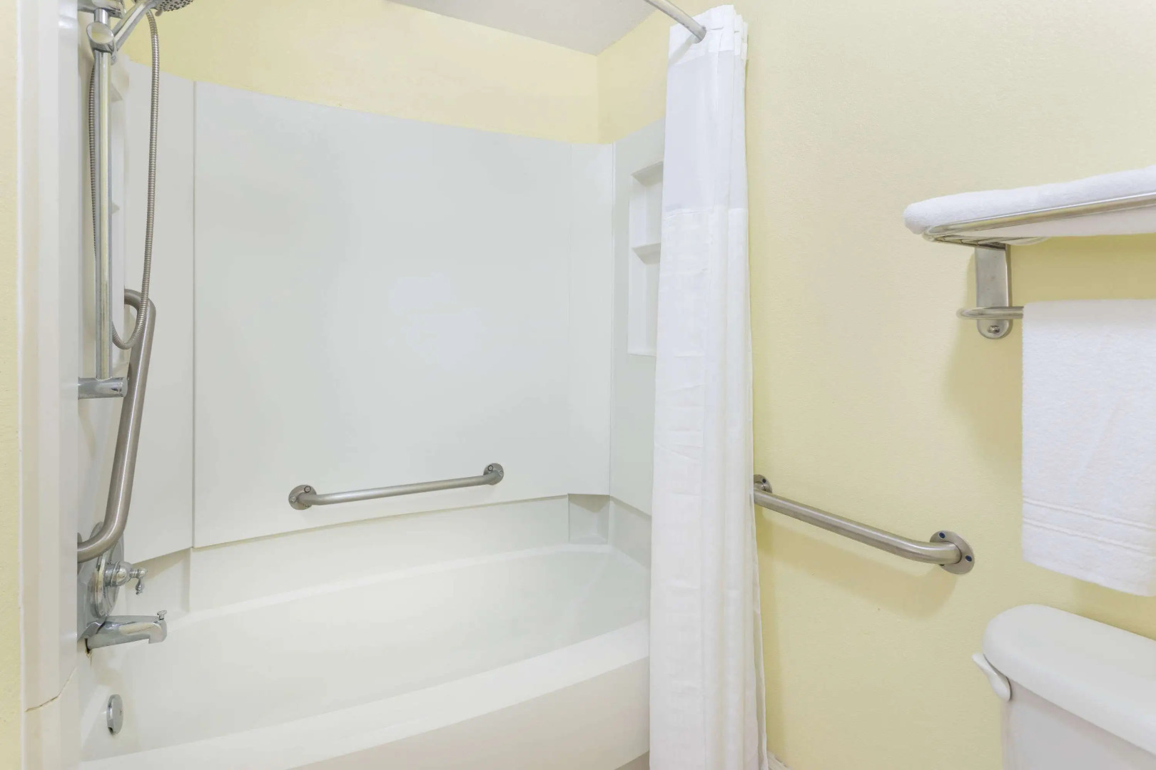 Super 8 By Wyndham Kingsland I-95/Naval Base Area