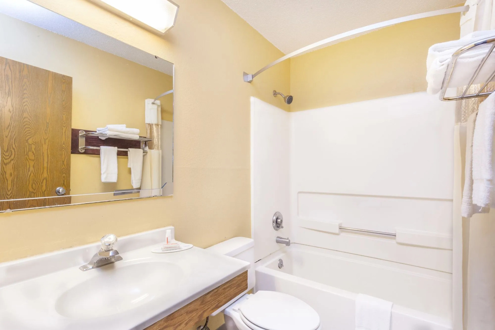 Magnuson Hotel Fort Wayne North – Coliseum