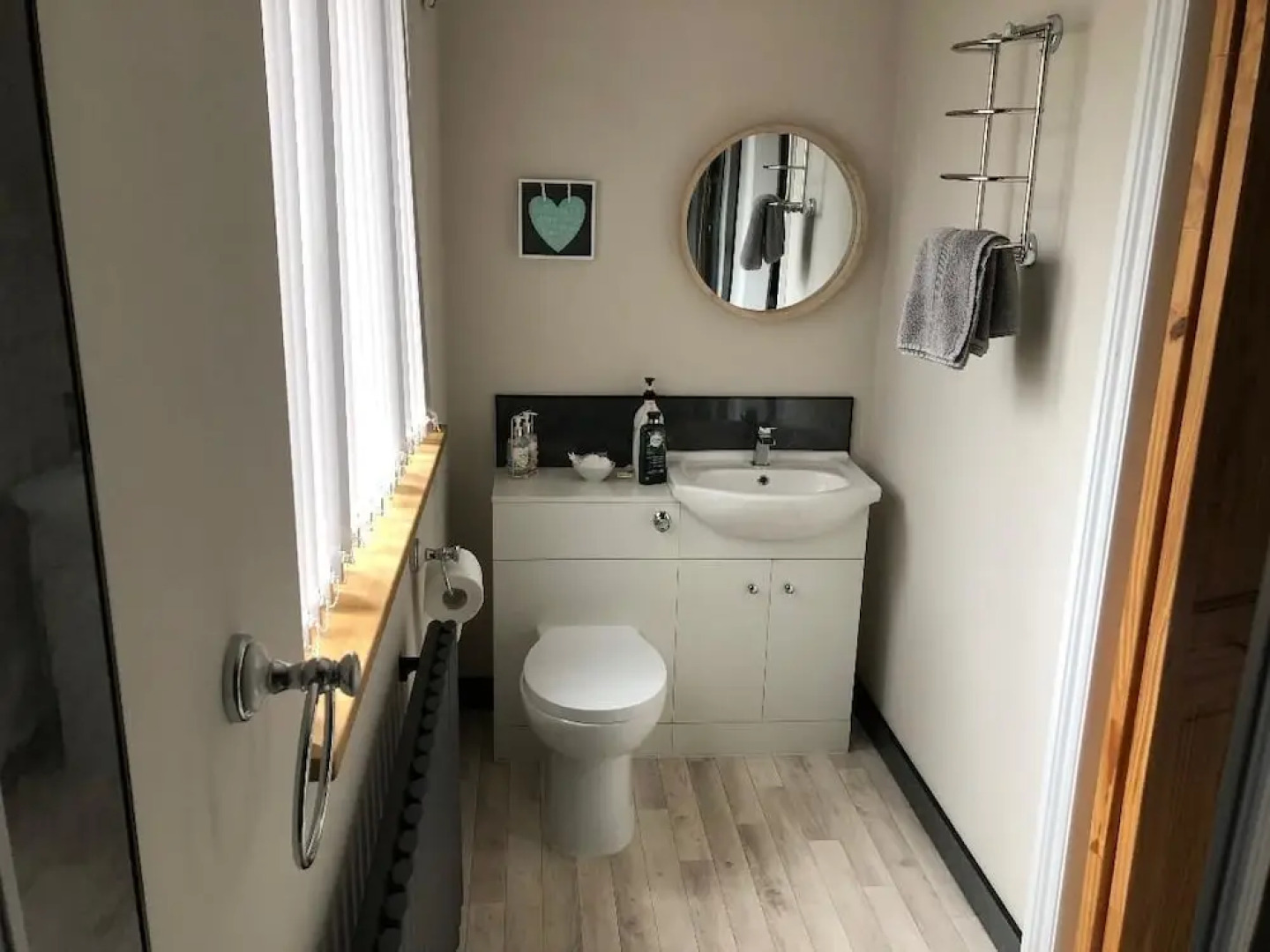 Crossvilla Guest House & Tea Room