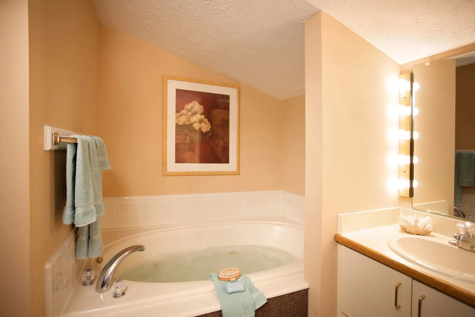 Pointes North Beachfront Hotel – 2 Person Spa Tub Studios