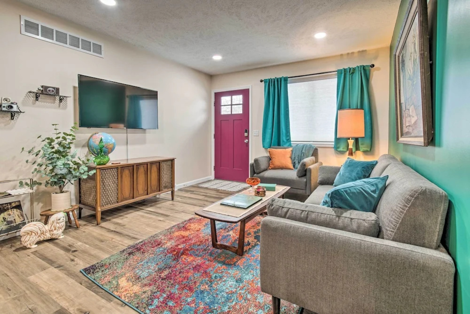 Stylish Vacation Rental - Walk to Isu!