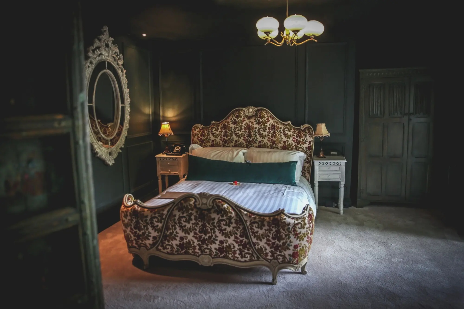 Le Petit Chateau & William de Percy