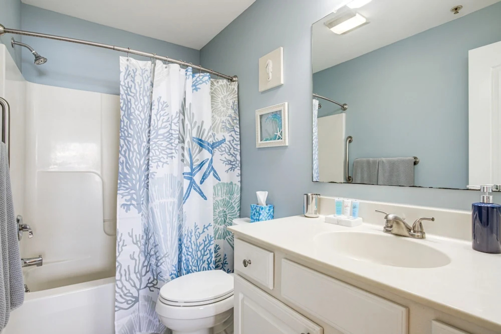 3 Mi to Savannah Beach: Lewes Condo w/ Pool Access