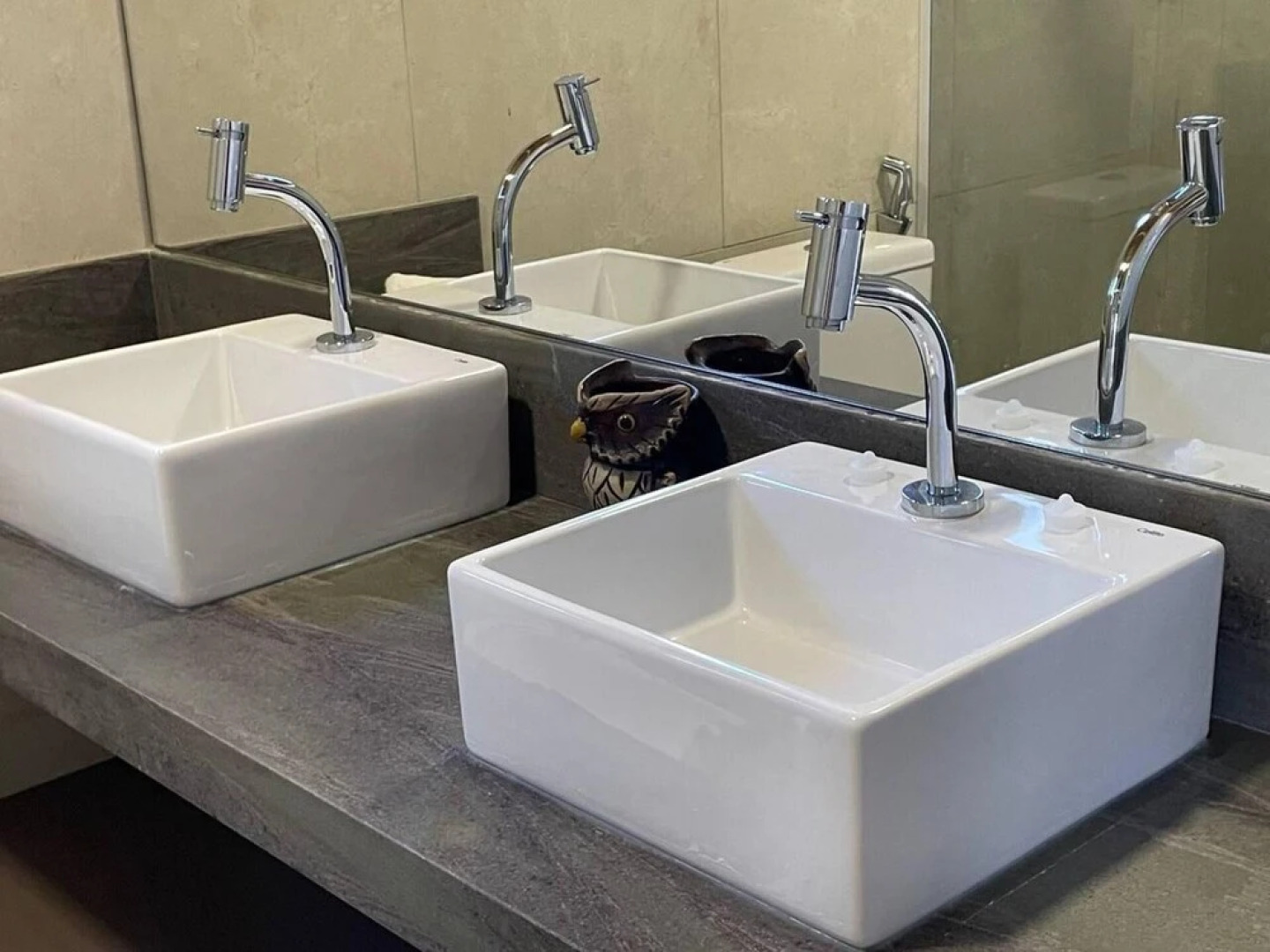 Impeccable 4-bedroom Beach House With a Great View