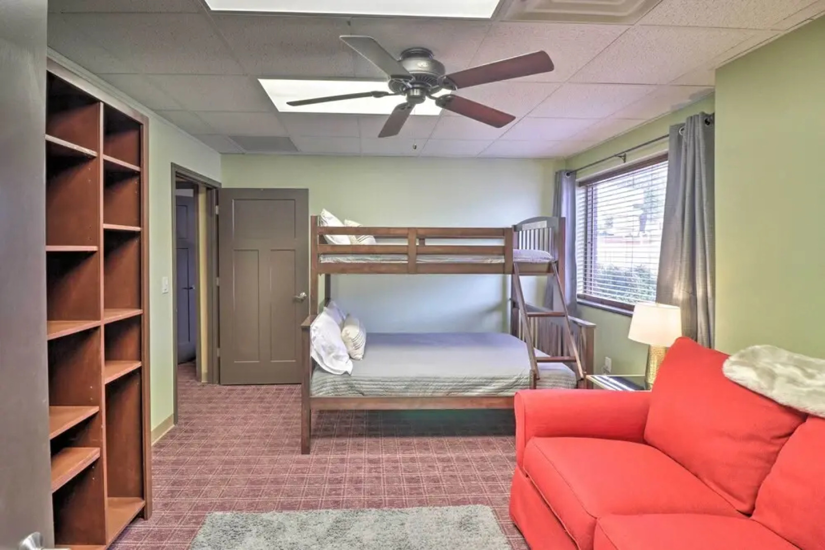 Roomy Multi-family Retreat in Dtwn Mountain Home!