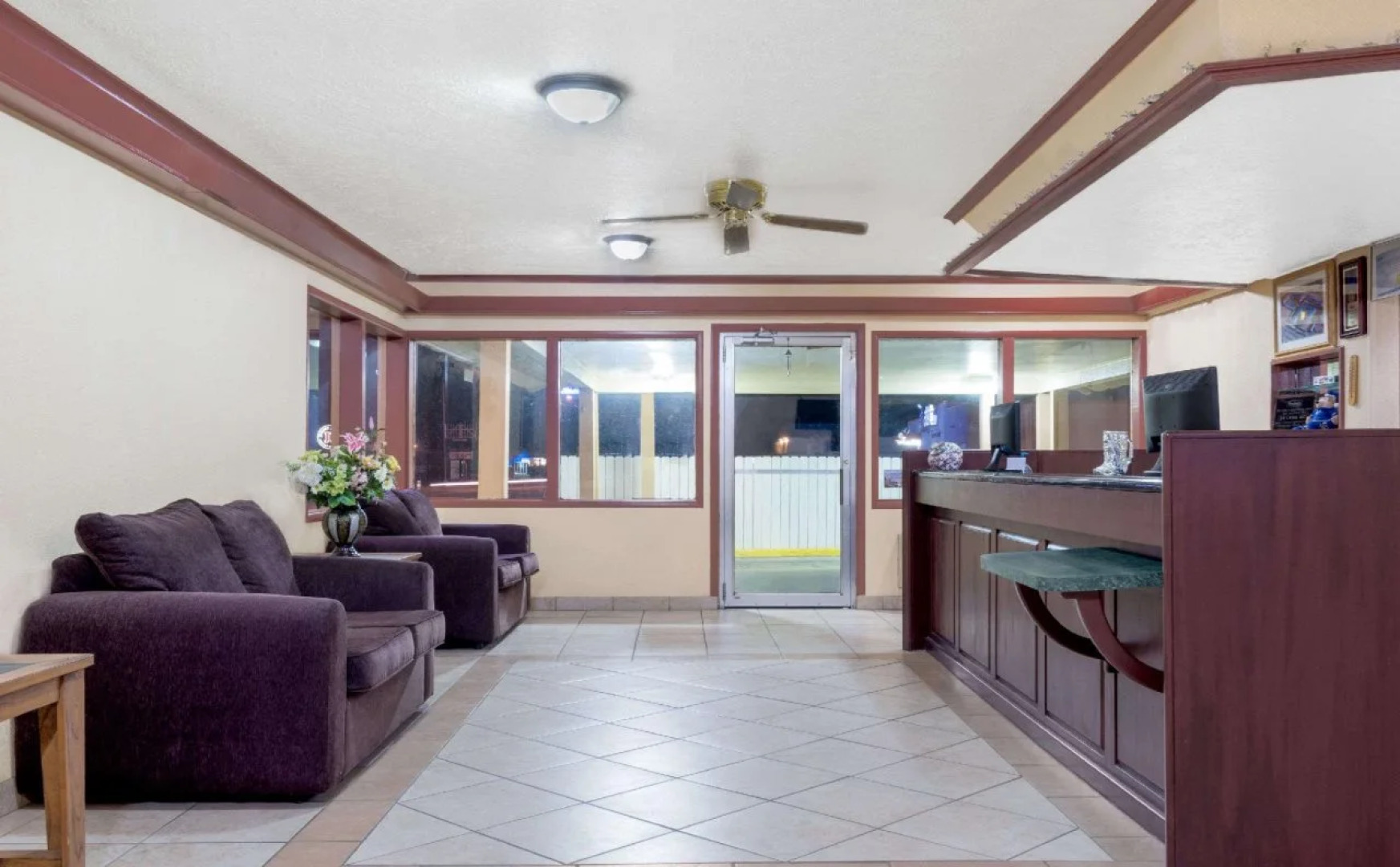 Silver Spur Vintage Inn & Suites