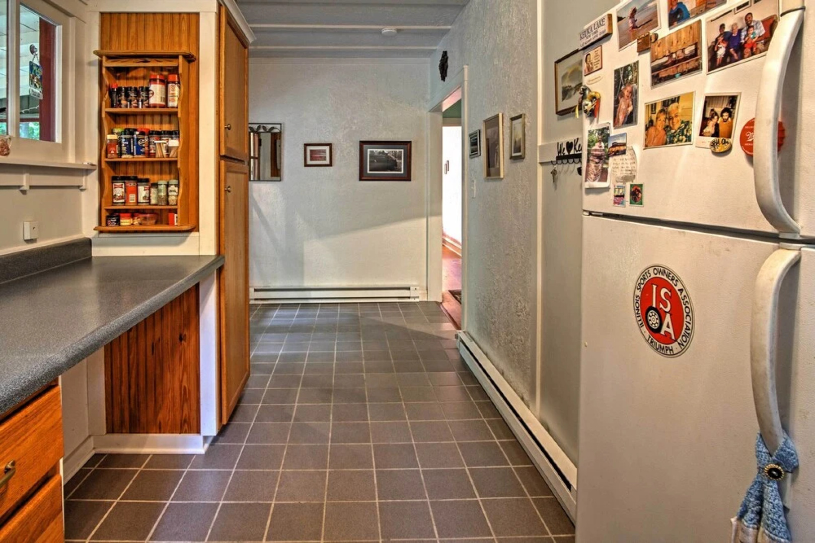 Harbert Cottage w/ Fire Pit: Half Mile to Beach!