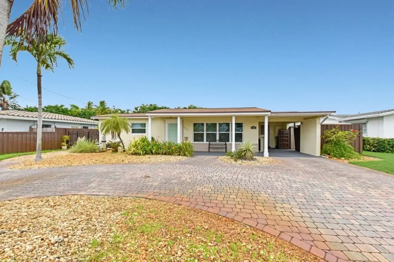Private pool and canal home with Office space