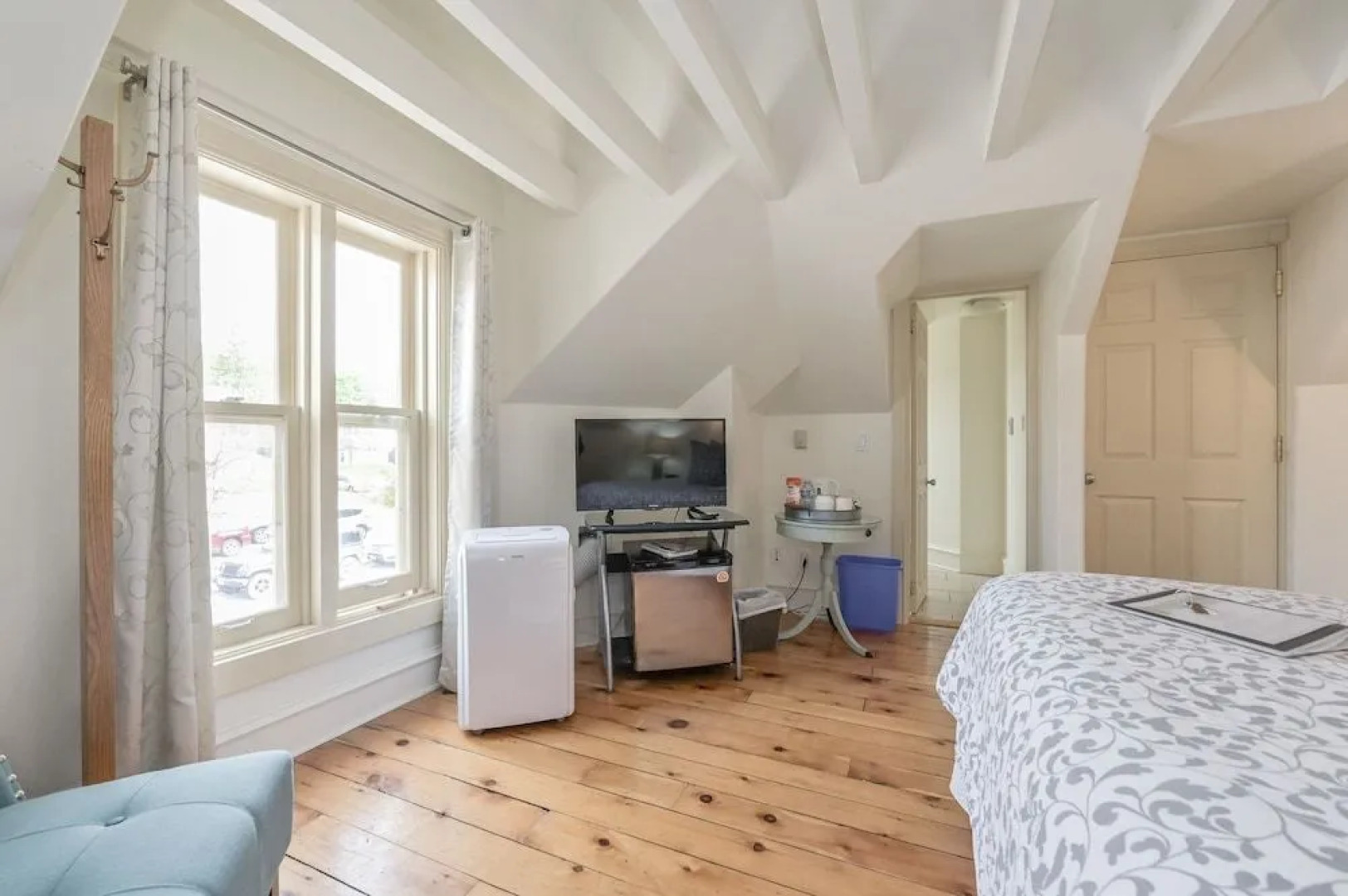 Van Galis Cafe and Inn