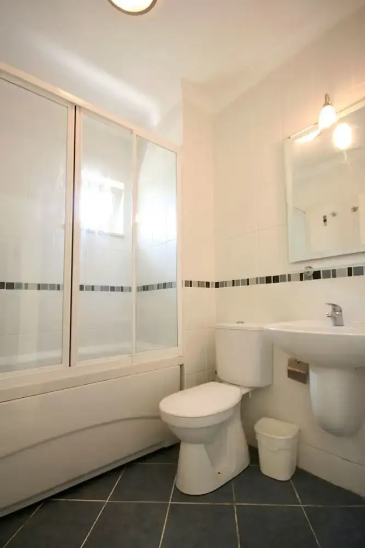 Important Group Turqouise Homes Beryl