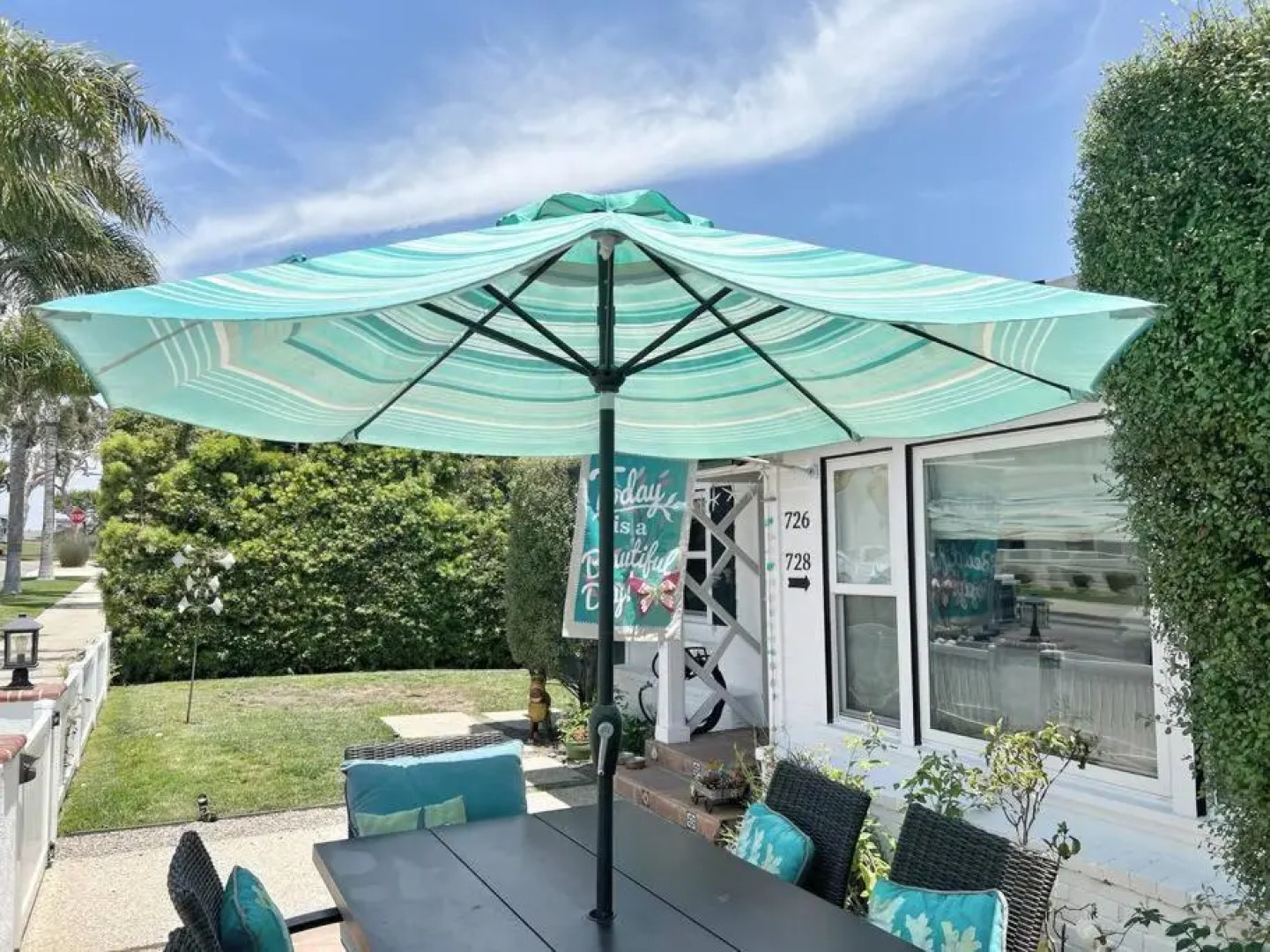 Cute Home 7 Blocks To Beach . Xbox . Bikes . Pets