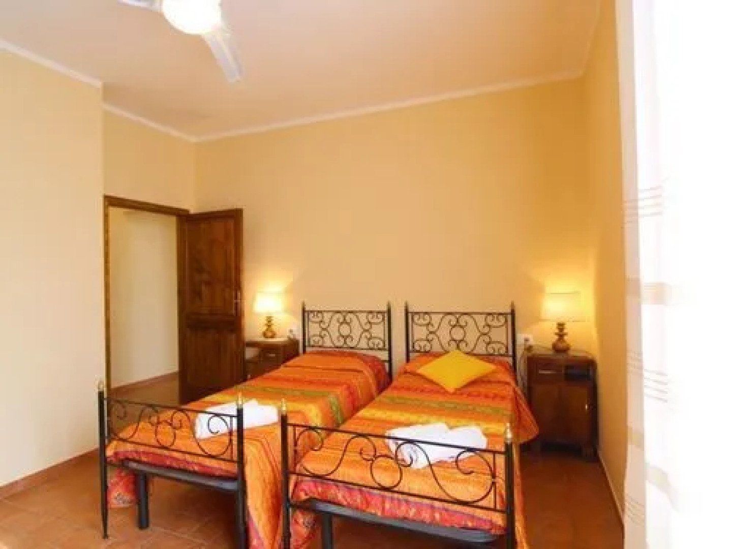 Stunning Private Villa for 4 Guests With Wifi, Private Pool, TV, Veranda, Pets Allowed and Parking