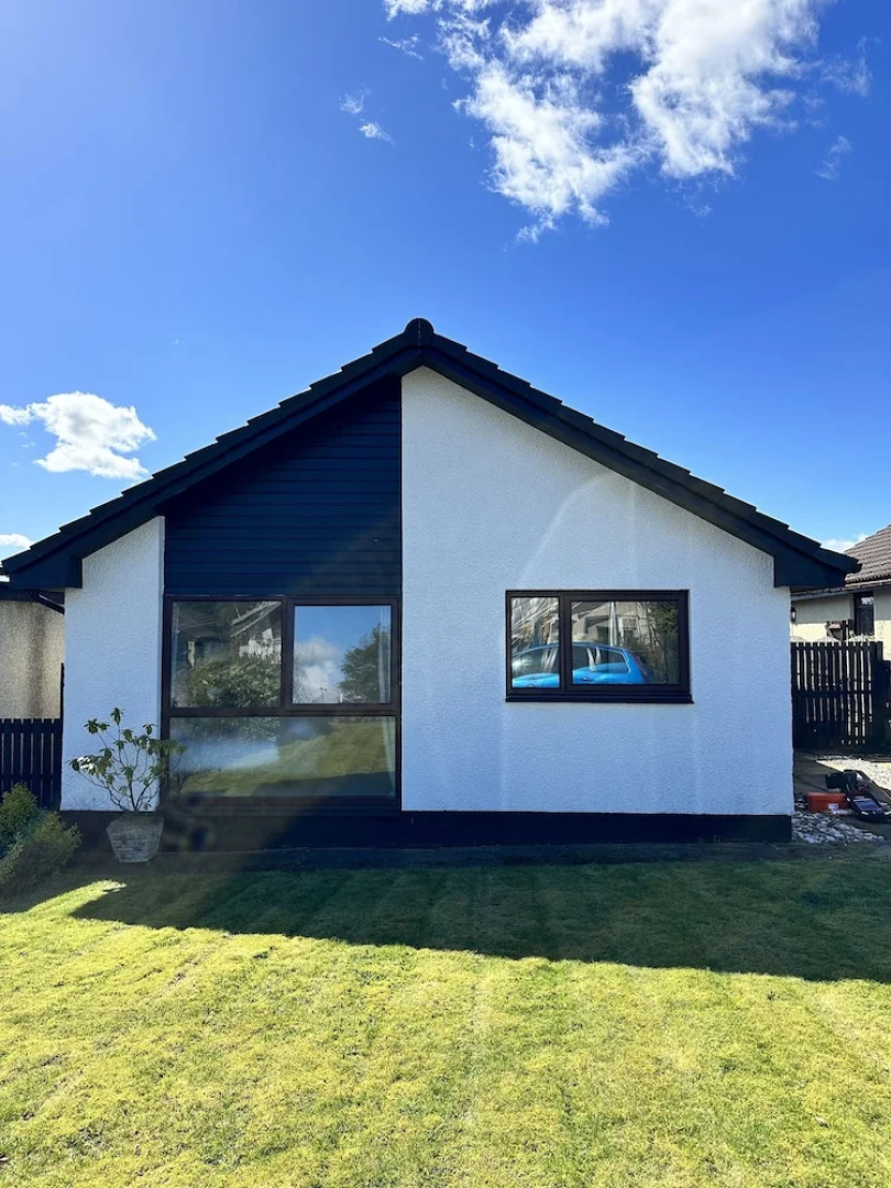 Sleeps7-parking-garden-patio