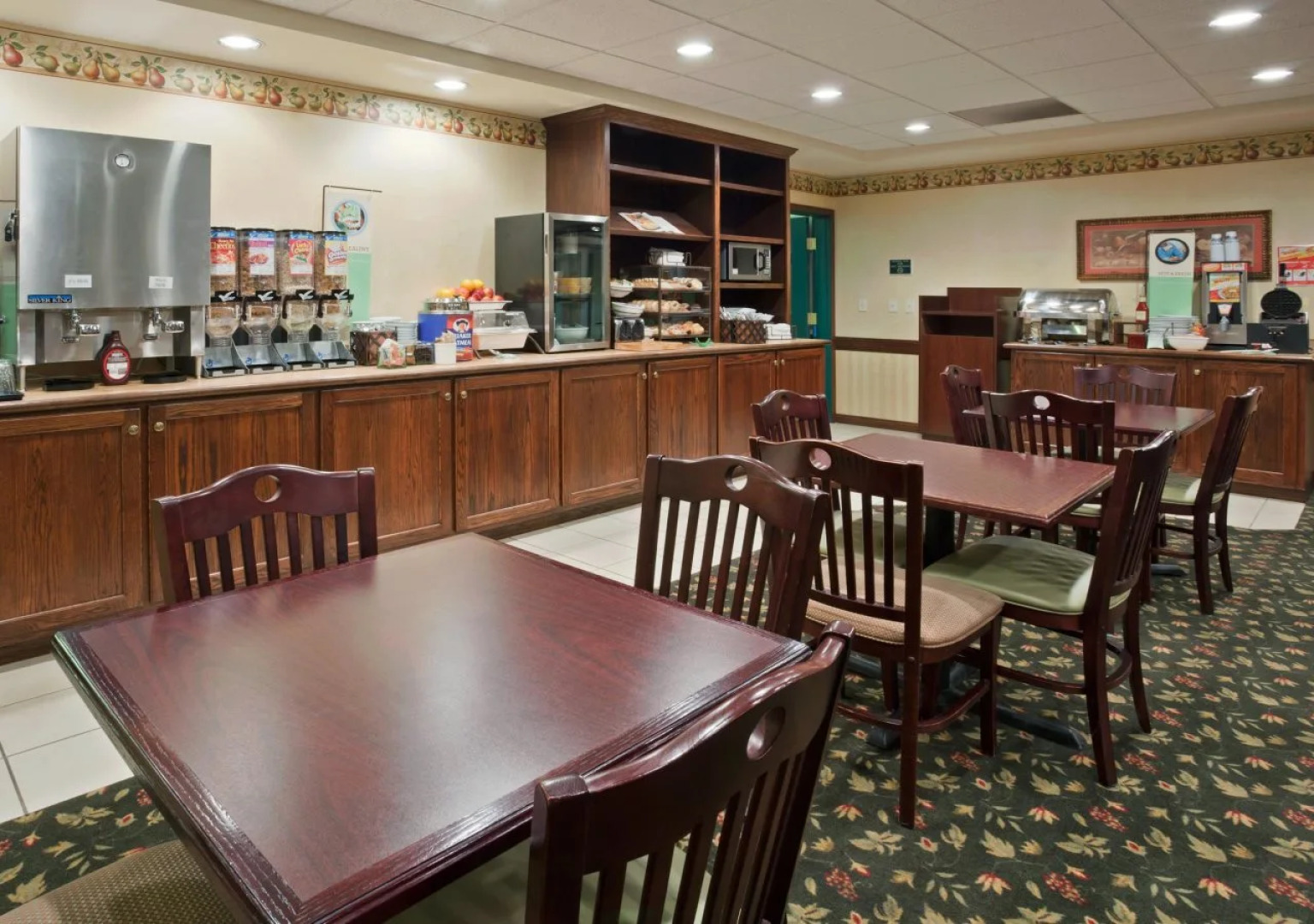 Country Inn & Suites by Radisson, St. Cloud East, MN