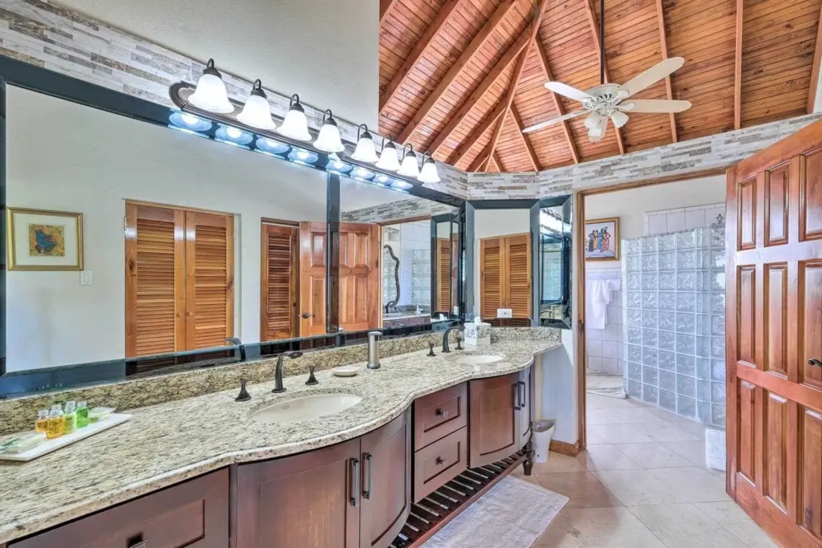 Oceanfront 'majestic Beach House' w/ Gym + Pool!