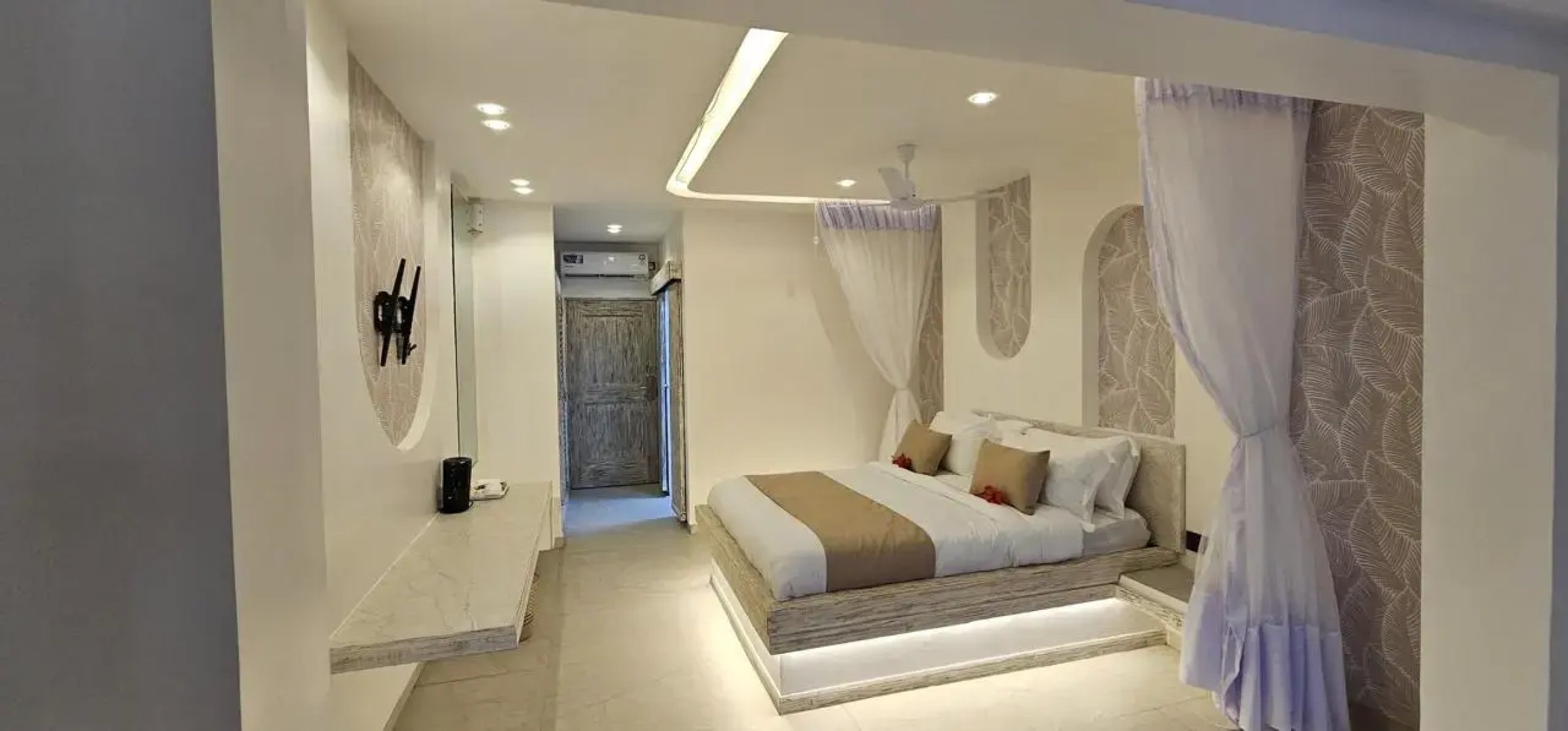 Reef Hotel