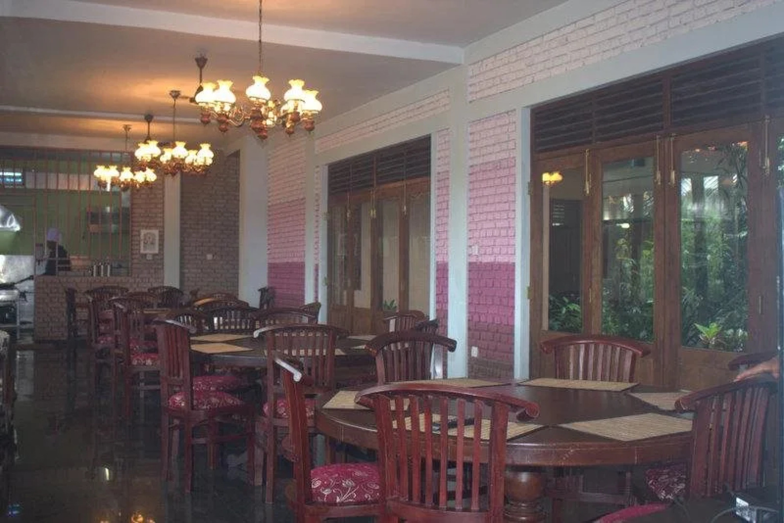 White Peacocks and Birds Resort