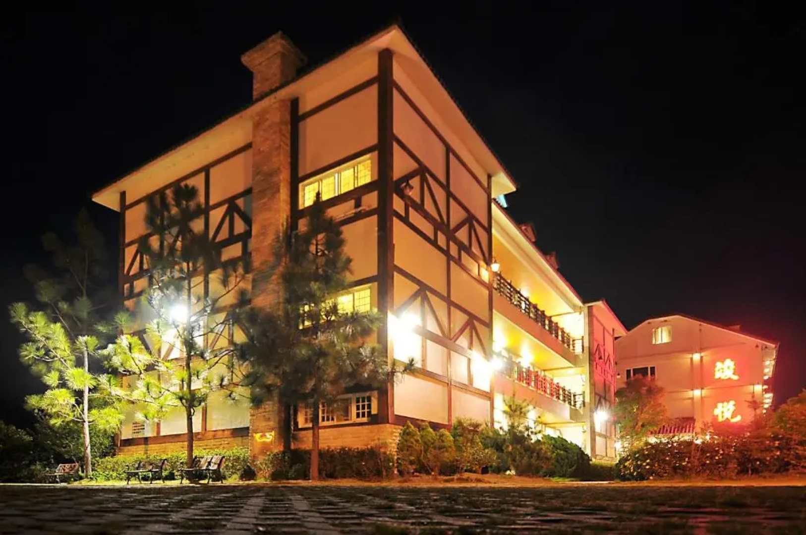 Jun Yue Hanging Garden Resort