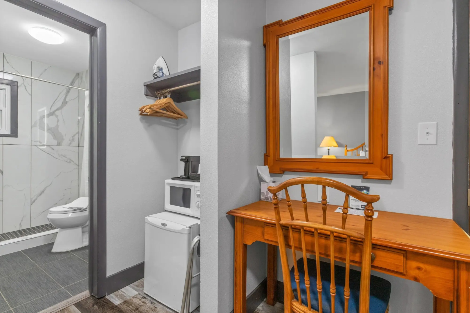 Glass House Inn Erie Near I-90 & I-79