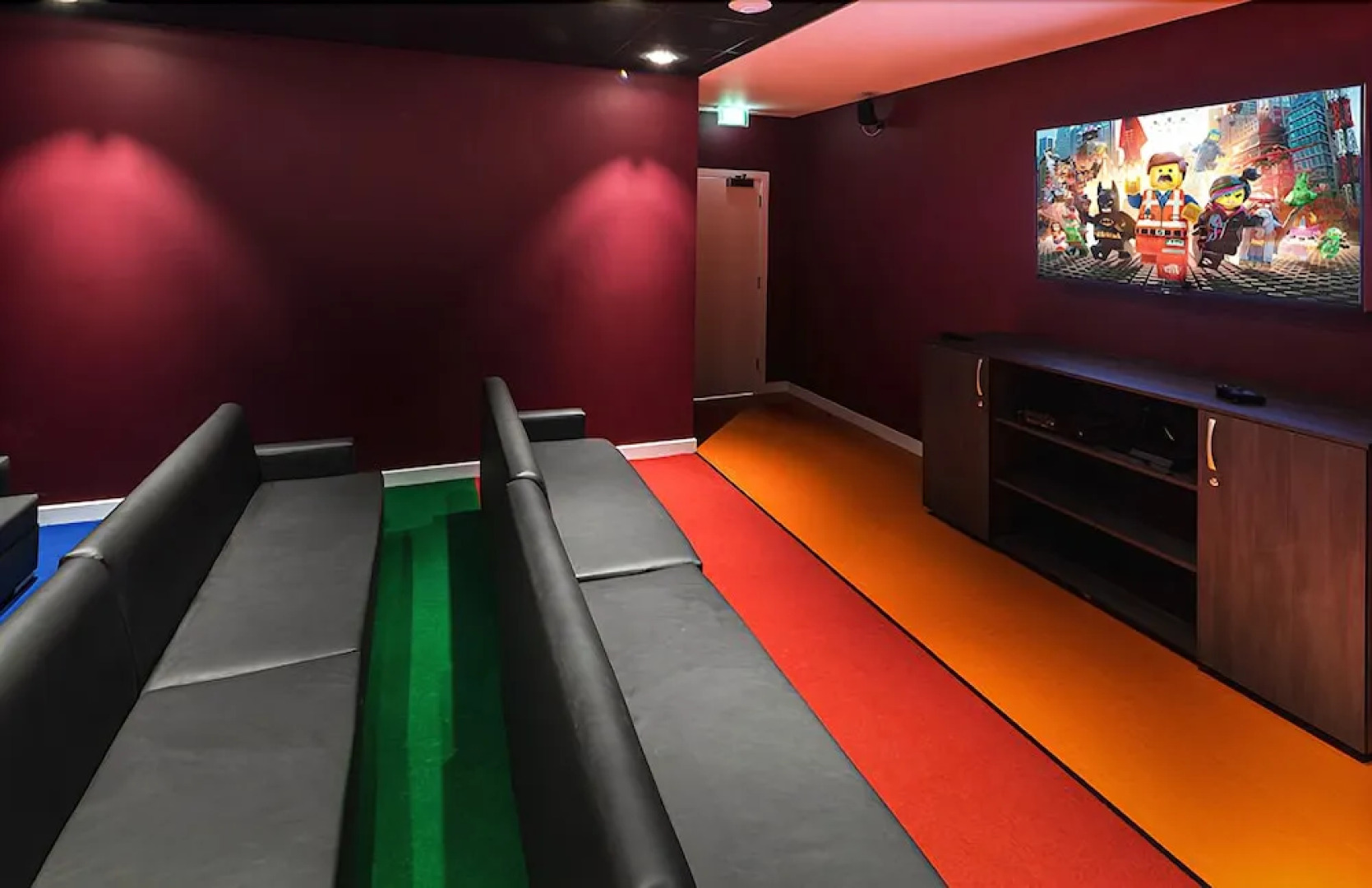 B4H Studios - The Hatbox