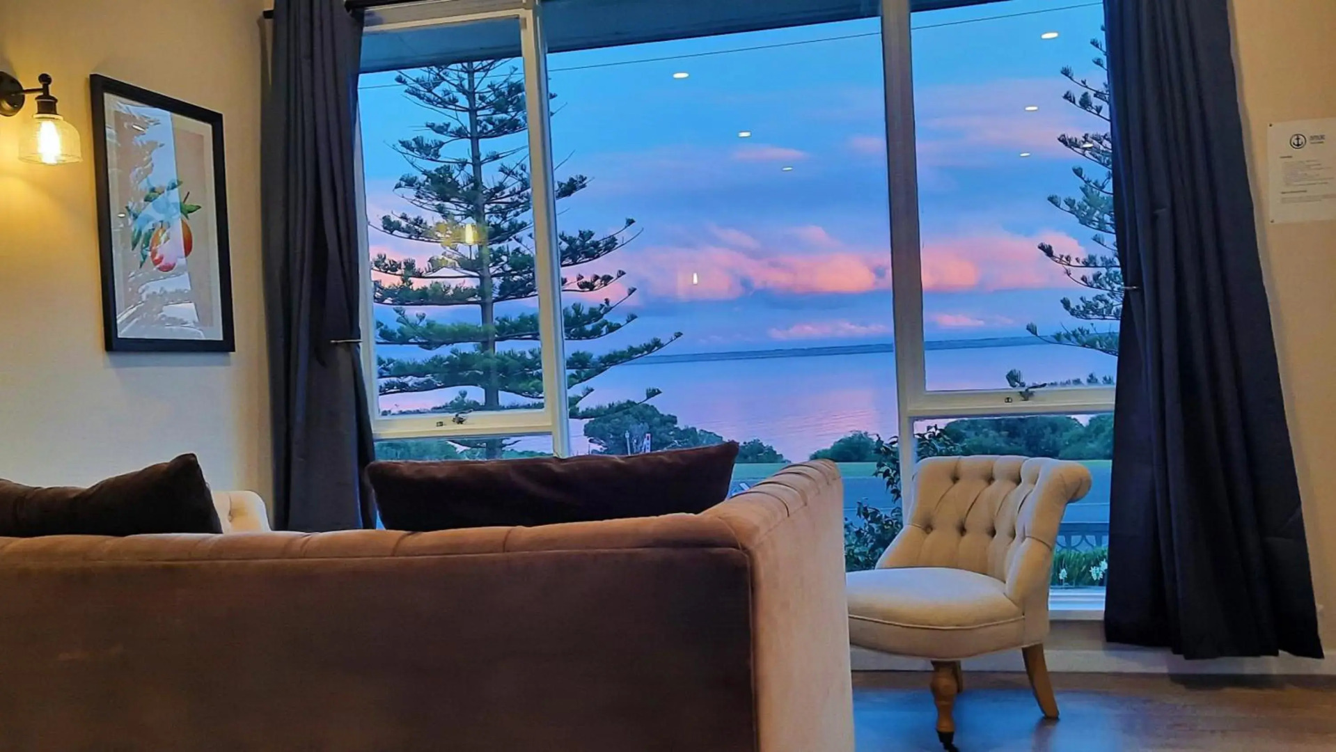 Captains on-the-seafront - 4 br stunning sea views