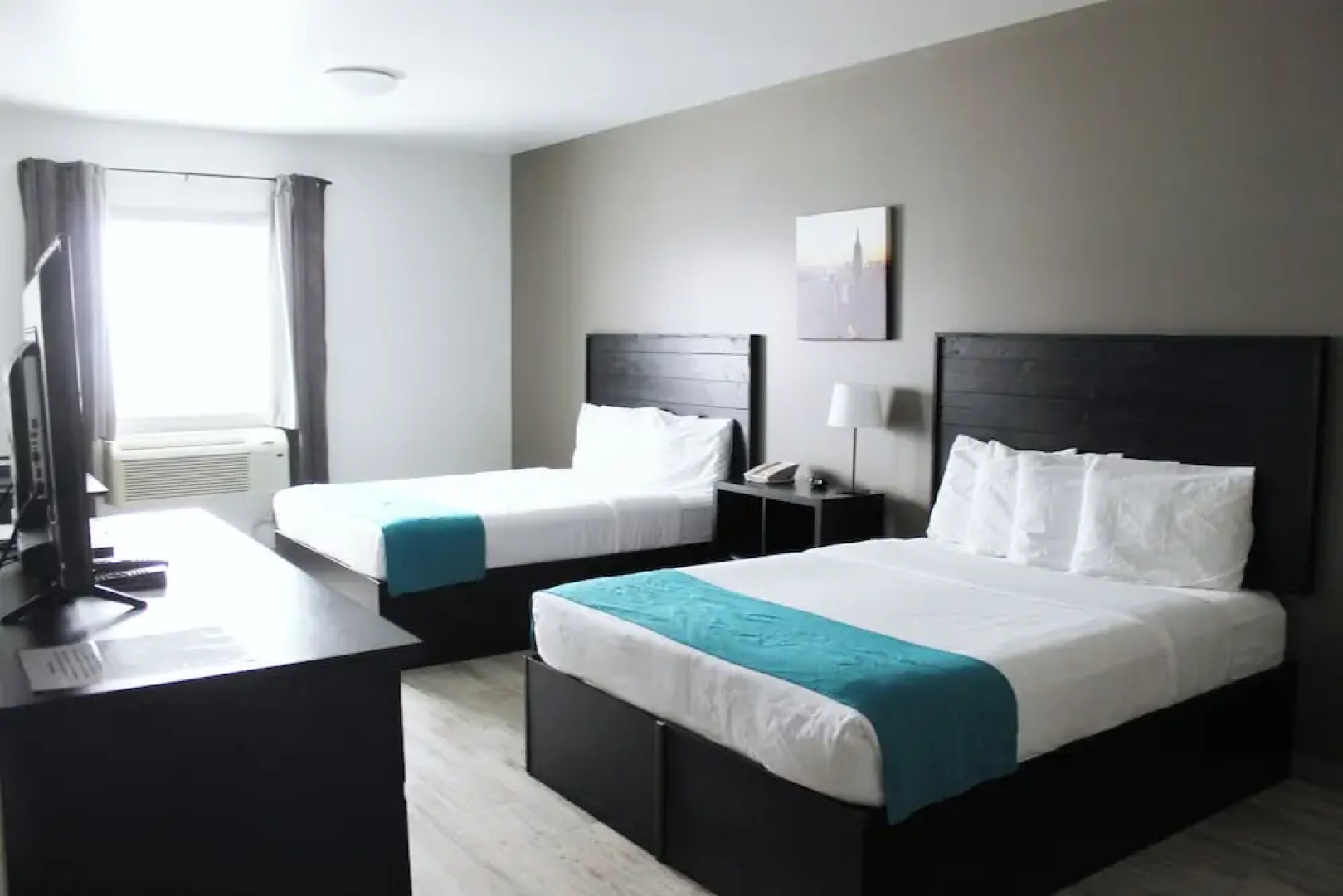 Roadhouse 52 Inn & Suites