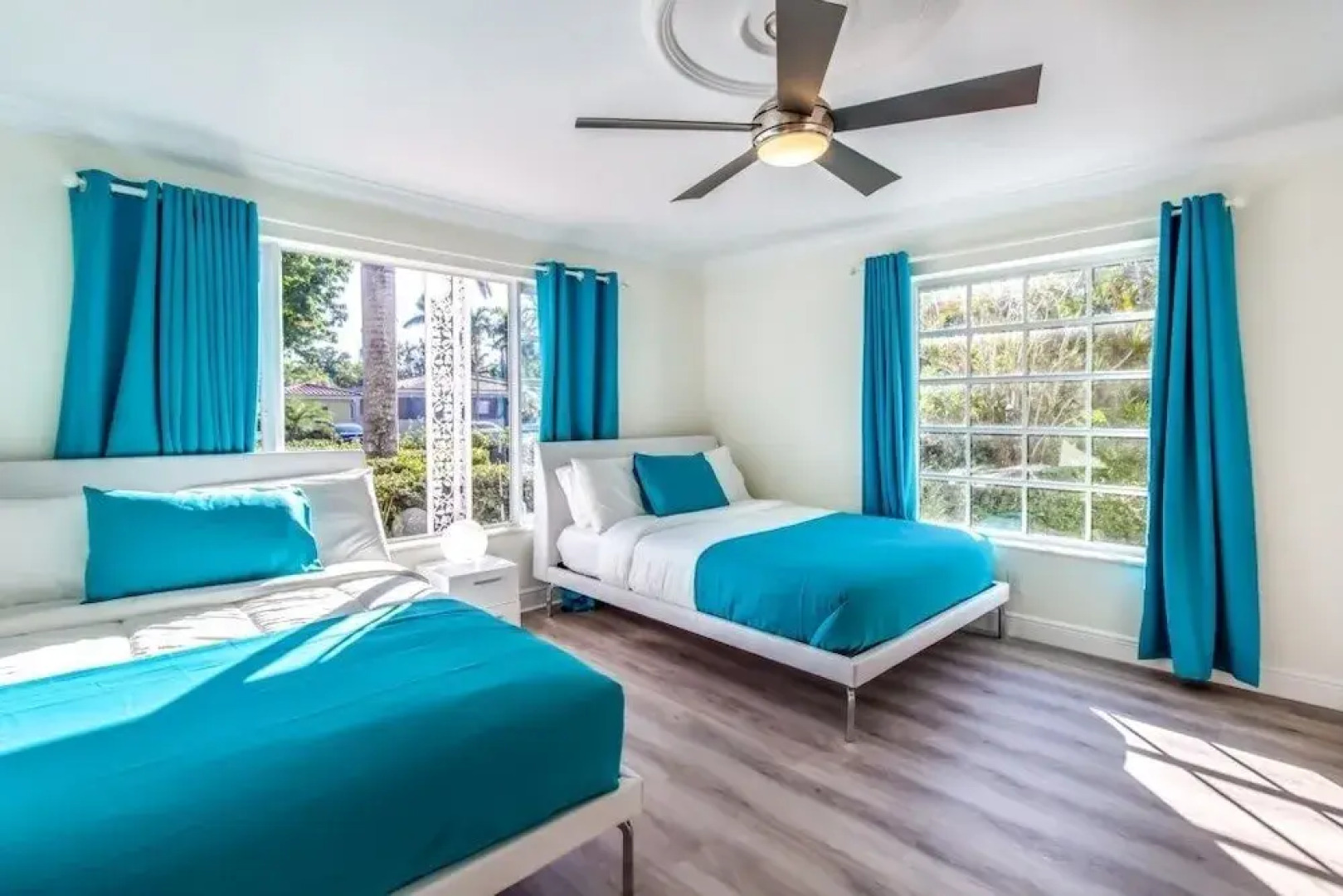 Chateau Hollywood Luxury Home W Private Pool - Sleeps 10 7 Bedroom Villa by Redawning