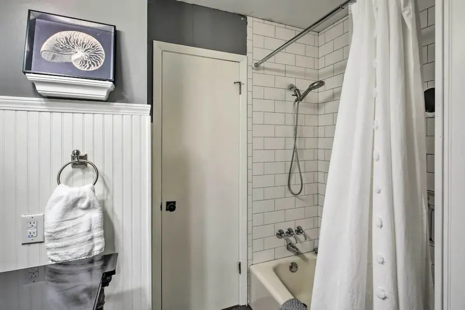 Waterfront Retreat w/ Boat Dock in Hot Springs!